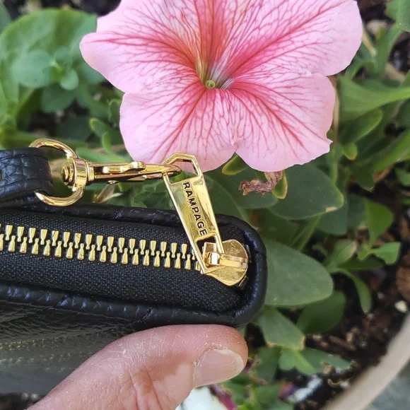 RAMPAGE WRISTLET Chevron design NWOT UNISEX - Picture 9 of 10